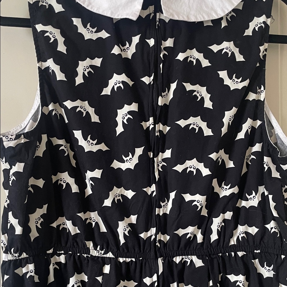 Retrolicious Bat Dress with Peter Pan Collar - Picture 5 of 8